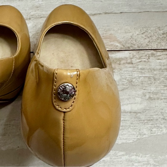 Michael Michael Kors Ionna Nude Beige Patent Leather Round Toe Platform Heels 10 - Picture 2 of 15